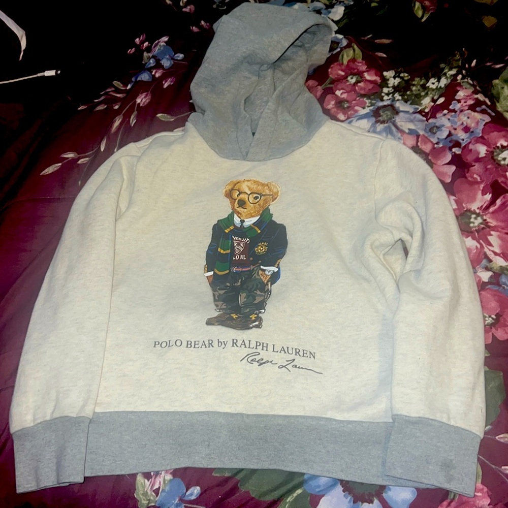 Kids polo bear sweater in good used condition
